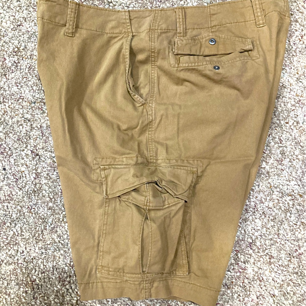 Men’s Khaki cargo shorts